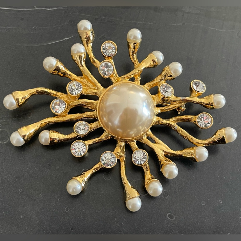 Les Bernard rare vintage elegant brooch for Vogue